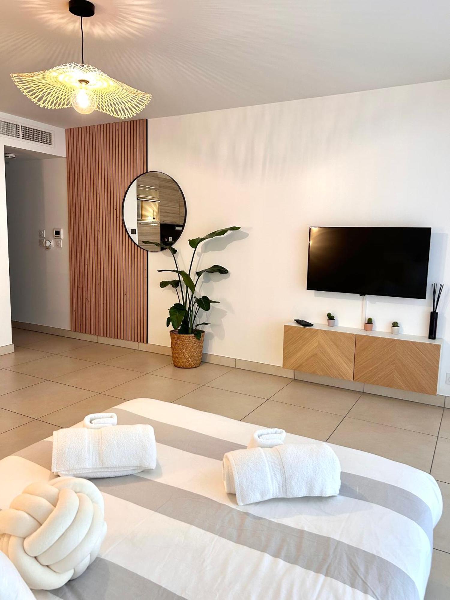 Studio Neuf - Portes De Monaco - Confort - Wifi - Clim Dış mekan fotoğraf